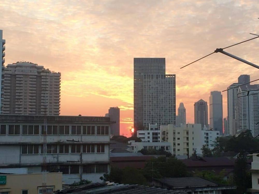 Jellybean Ezy Hostel Sathorn 曼谷 外观 照片