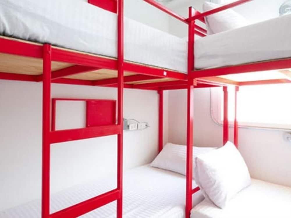 Jellybean Ezy Hostel Sathorn 曼谷 外观 照片