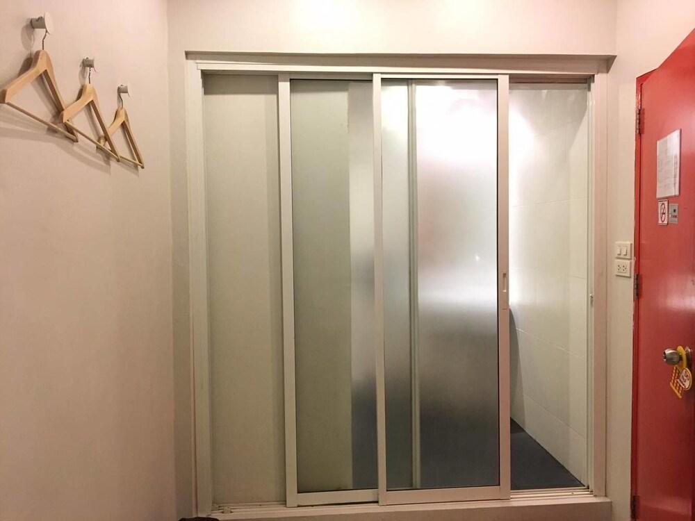 Jellybean Ezy Hostel Sathorn 曼谷 外观 照片