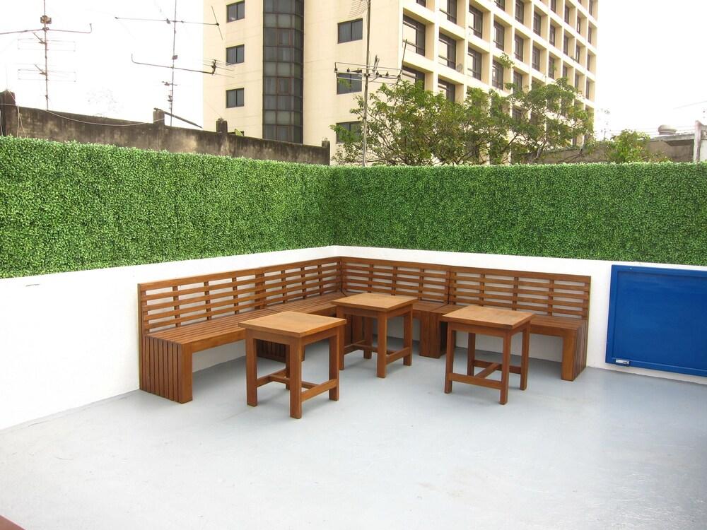 Jellybean Ezy Hostel Sathorn 曼谷 外观 照片