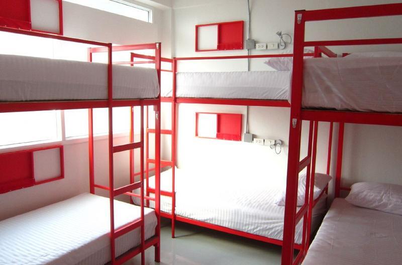 Jellybean Ezy Hostel Sathorn 曼谷 外观 照片